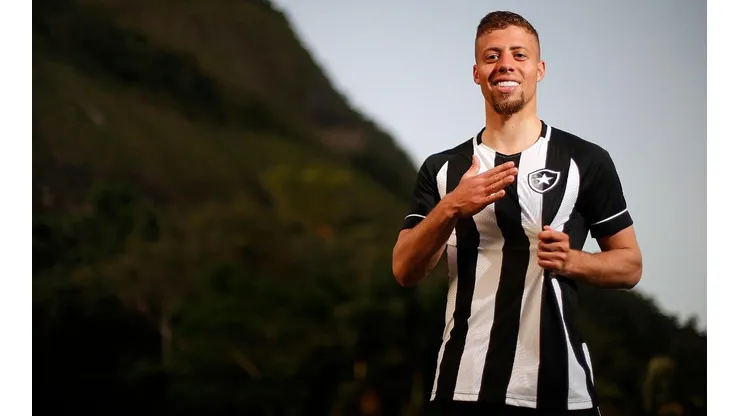 Lucas Fernandes veio do Portimonense-POR para o Botafogo (Foto: Vitor Silva/Botafogo)