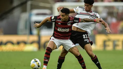 João Gomes está em franca evolução no Flamengo (Foto: Thiago Ribeiro/AGIF)