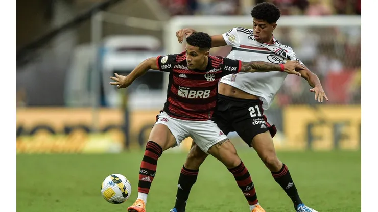 João Gomes está em franca evolução no Flamengo (Foto: Thiago Ribeiro/AGIF)
