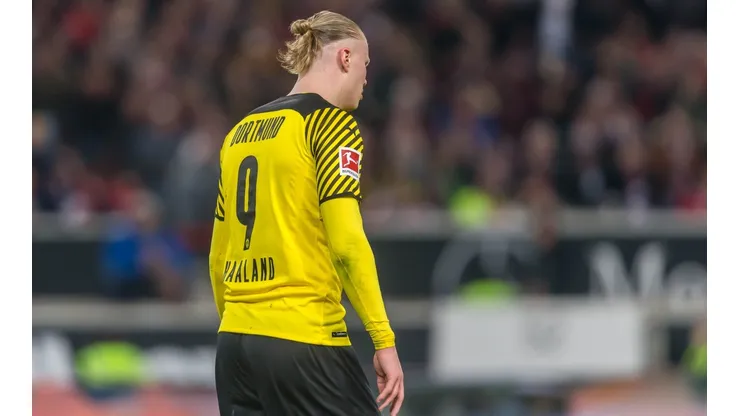 VfB Stuttgart v Borussia Dortmund - Bundesliga