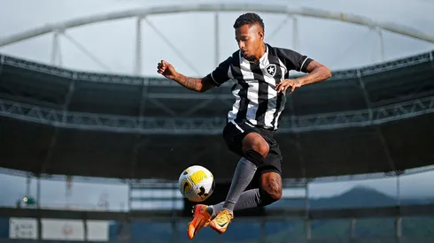 Tchê Tchê diz que falou com ex-companheiros que passaram pelo Botafogo para pegar referências (Foto: Vitor Silva/Botafogo)