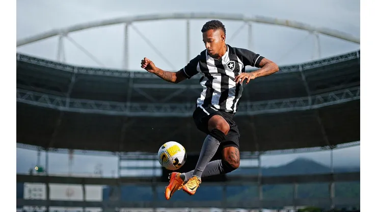 Tchê Tchê diz que falou com ex-companheiros que passaram pelo Botafogo para pegar referências (Foto: Vitor Silva/Botafogo)