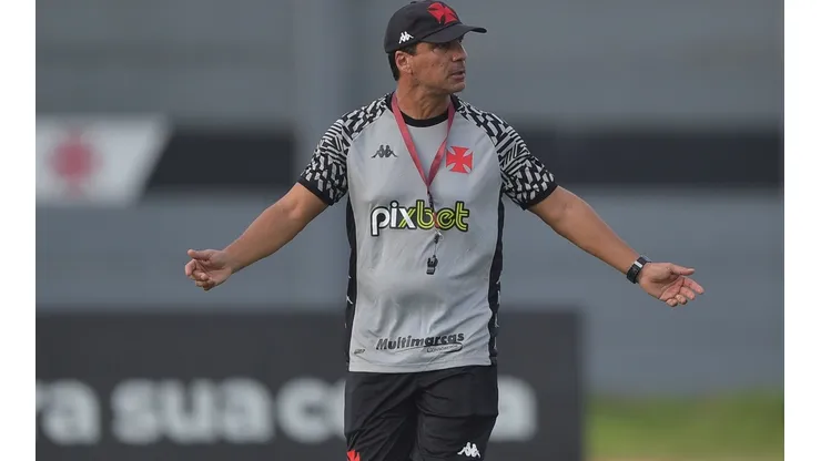 Zé Ricardo está sendo criticado à frente do Vasco