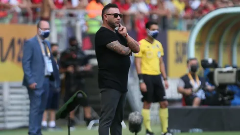 Turco Mohamed se mostrou surpreso com estilo de jogo do América-MG (Foto: Gil Gomes/AGIF)