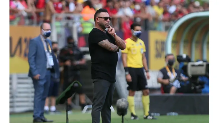 Turco Mohamed se mostrou surpreso com estilo de jogo do América-MG (Foto: Gil Gomes/AGIF)