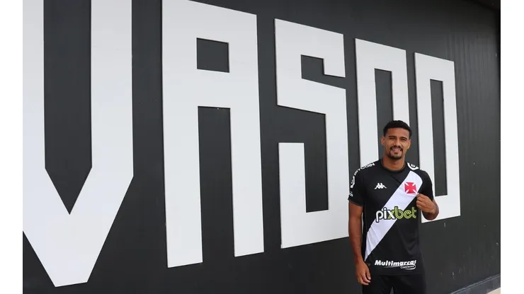 Gabriel Dias falou sobre desafio de buscar o retorno à Série A em 2022 (Foto: Caio Almeida / Vasco da Gama)