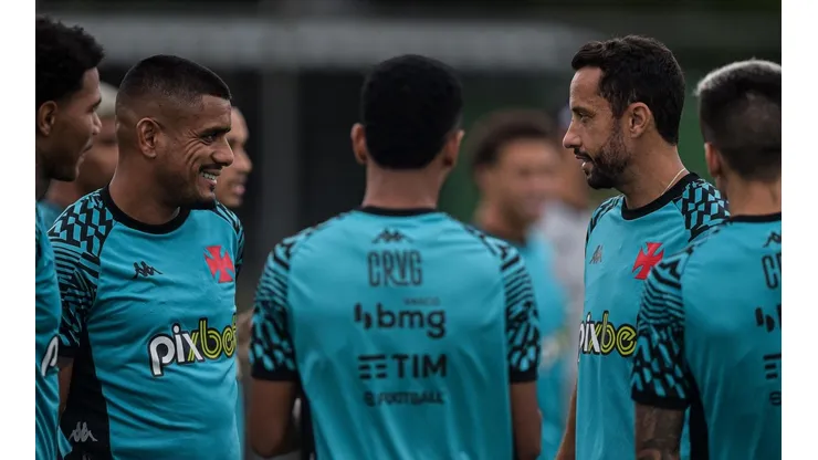 Nenê se desculpou por atitude após ser substituído contra o Vila Nova (Foto: Thiago Ribeiro/AGIF)