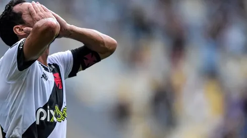 Nenê tomada chamada de Jorge Salgado após atitude descontrolada por ter sido substituído (Foto: Thiago Ribeiro/AGIF)