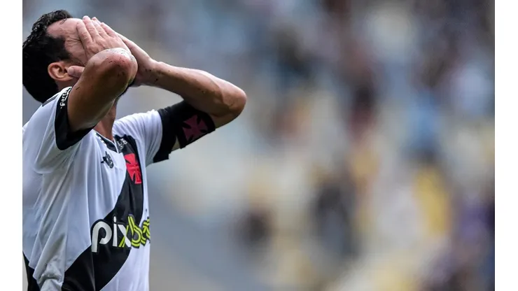 Nenê tomada chamada de Jorge Salgado após atitude descontrolada por ter sido substituído (Foto: Thiago Ribeiro/AGIF)