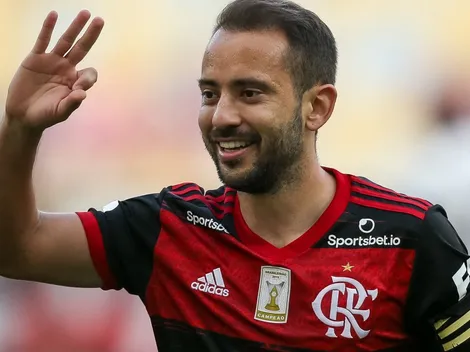 Éverton Ribeiro pode trocar o Flamengo por rival do futebol carioca