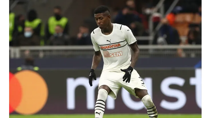 Vitão é apresentado em clube brasileiro (Foto: Marco Luzzani/Getty Images)