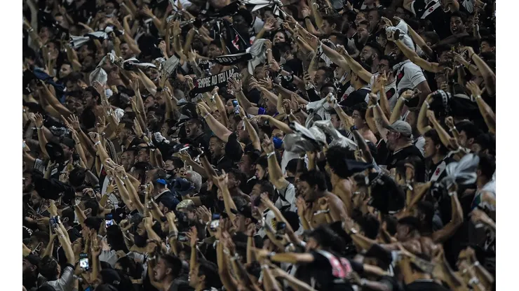 Venda da SAF para 777 Partners traz esperança a torcida do Vasco para um Série B mais tranquilo (Foto: Thiago Ribeiro/AGIF)