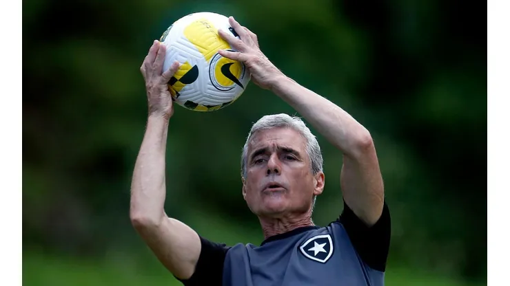 Luís Castro falou sobre expectativa para o Botafogo em 2022 na Série A (Foto: Vitor Silva/Botafogo)