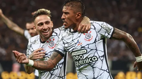 Jogadores do Corinthians comemoram gol (Foto: Marcello Zambrana/AGIF)