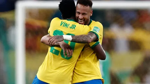 Neymar e Vinícius Júnior comemoram gol com a camisa da seleção brasileira (Foto: Getty Images)