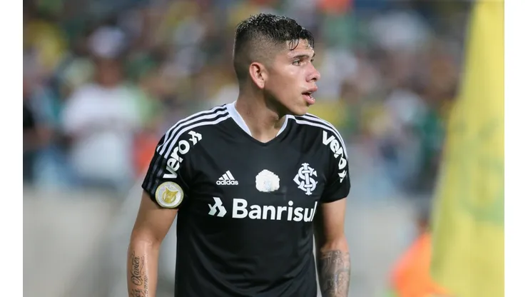Palacios foi anunciado oficialmente em novo clube (Foto: Gil Gomes/AGIF)
