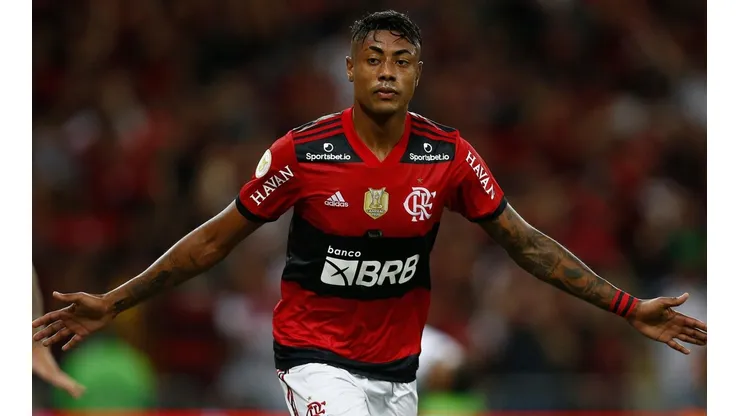 Bruno Henrique comemora gol com a camisa do Flamengo (Foto: Getty Images)