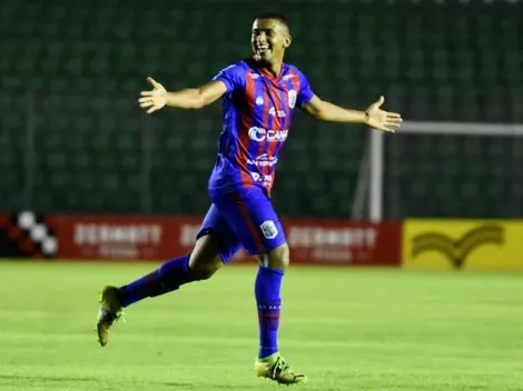 Clube catarinense confirma ida de centroavante para gigante brasileiro