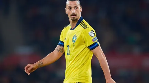 Ibrahimovic, em campo pela Suécia (Foto: Getty Images)