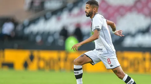 Vitinho exalta o técnico Zé Ricardo (Foto: Thiago Ribeiro/AGIF)