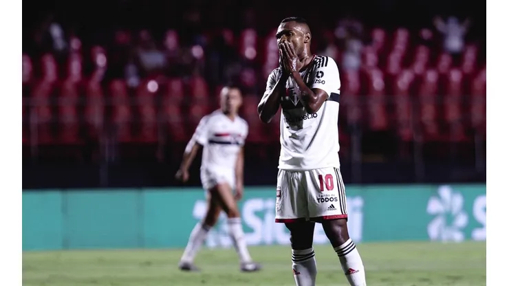 Nikão se mostra chateado com críticas da torcida neste início no São Paulo (Foto: Ettore Chiereguini/AGIF)