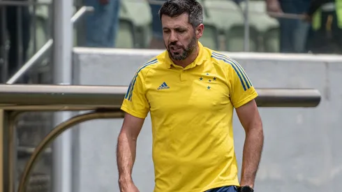 Paulo Pezzolano disse publicamente que deseja a renovação do contrato de jogador