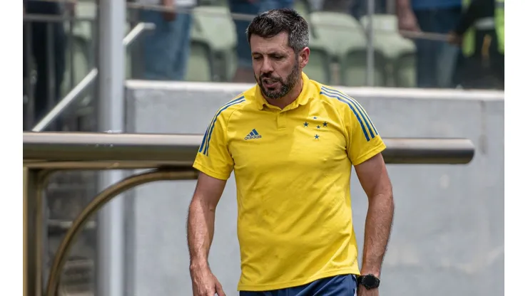 Paulo Pezzolano disse publicamente que deseja a renovação do contrato de jogador