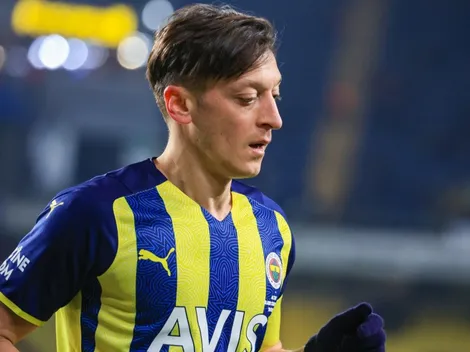 EITA! Torcida de gigante brasileiro faz campanha pela contratação de Ozil, que está livre no mercado