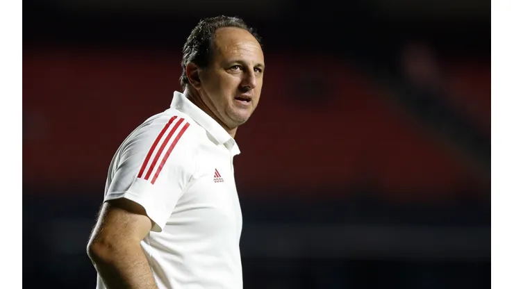 Rogério Ceni pediu para que São Paulo renove o contrato de atacante
