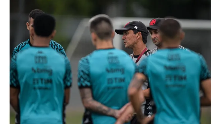 Zé Ricardo terá mais tempo para arrumar o Vasco, que deve ir em busca de mais reforços (Foto: Thiago Ribeiro/AGIF)