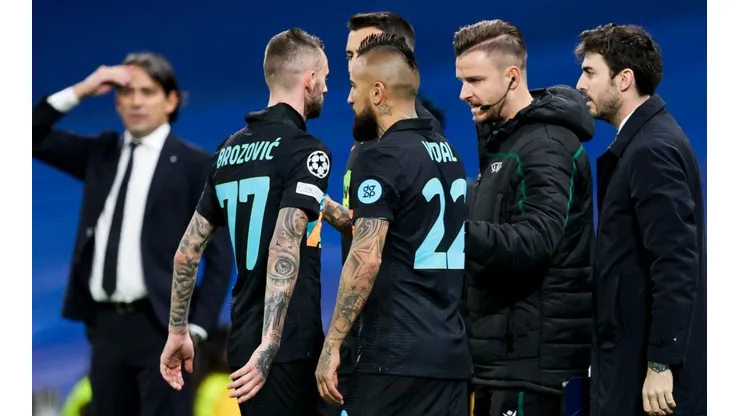 Jogadores da Inter, em campo pela Champions League (Foto: Getty Images)