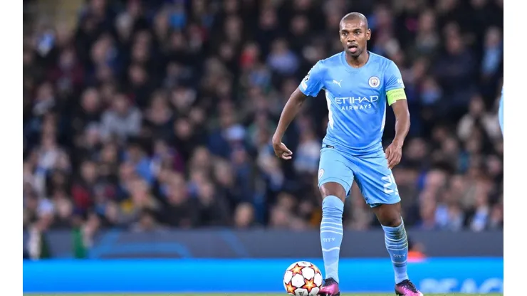 Fernandinho tem contrato com o Manchester City até o final desta temporada