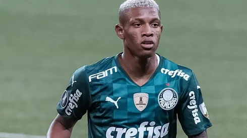 Danilo, volante do Palmeiras (Foto: Marcello Zambrana/AGIF)