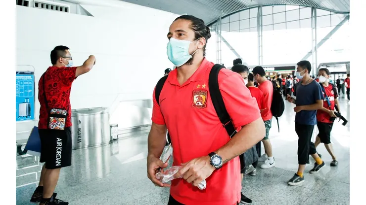 Guangzhou Evergrande F.C. Leaves For Dalian