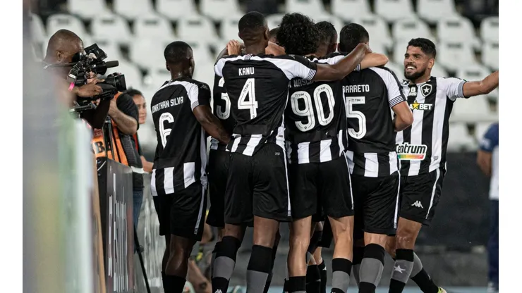 Botafogo precisa acertar alguns pontos para enfrentar o Fluminense na semifinal do Cariocão (Foto: Jorge Rodrigues/AGIF)