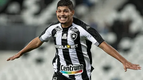Erison é o artilheiro do Botafogo na temporada (Foto: Jorge Rodrigues/AGIF)