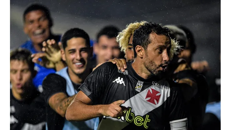 Vasco precisará melhorar seu posicionamento e marcar em cima para ter chances contra o Flamengo (Foto: Thiago Ribeiro/AGIF)