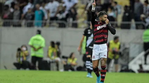Flamengo sai na frente do Vasco na semifinal do Campeonato Carioca (Foto: Thiago Ribeiro/AGIF)