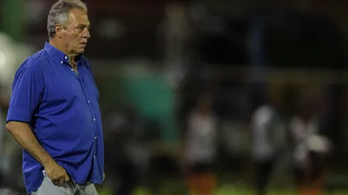 Abel Braga era um dos mais criticados pela torcida do Fluminense no desembarque após eliminação na Libertadores (Foto: Thiago Ribeiro/AGIF)