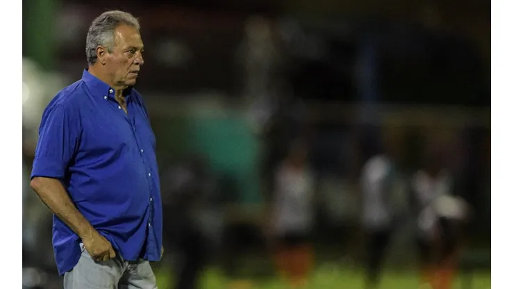 Abel Braga era um dos mais criticados pela torcida do Fluminense no desembarque após eliminação na Libertadores (Foto: Thiago Ribeiro/AGIF)