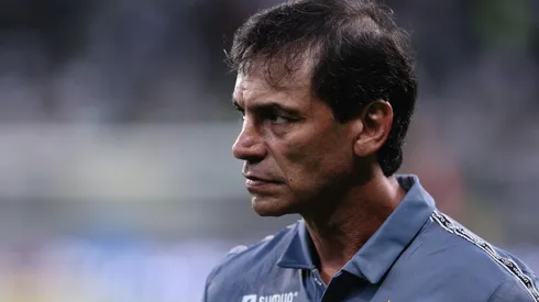 Fabián Bustos, treinador do Santos (Foto: Ettore Chiereguini/AGIF)