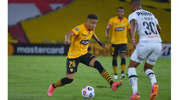 Byron Castillo já jogou contra o Santos
