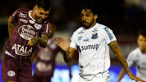 Ferroviária e Santos empataram por 3 a 3 pelo Paulistão (Foto: Thiago Calil/AGIF)