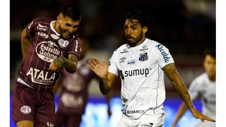 Ferroviária e Santos empataram por 3 a 3 pelo Paulistão (Foto: Thiago Calil/AGIF)