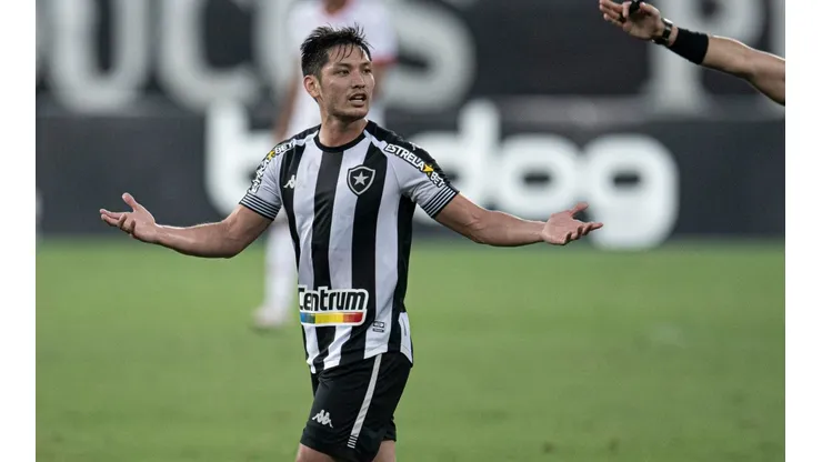 Luis Oyama foi um dos destaques do Botafogo em 2021