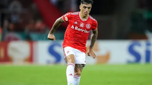 Saravia pode ser terceiro reforço do Botafogo na Era John Textor (Foto: Pedro H. Tesch/AGIF)