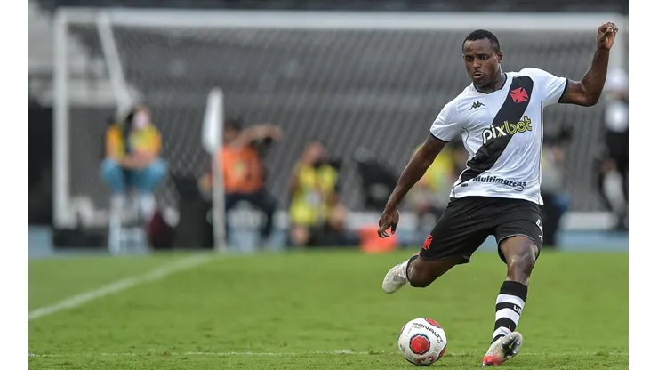 Ulisses precisará passar por cirurgia após ter lesão detectada por exame de imagem (Foto: Thiago Ribeiro/AGIF)