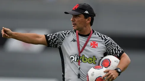 Zé Ricardo escala o Vasco para o duelo contra o Resende (Foto: Thiago Ribeiro/AGIF)