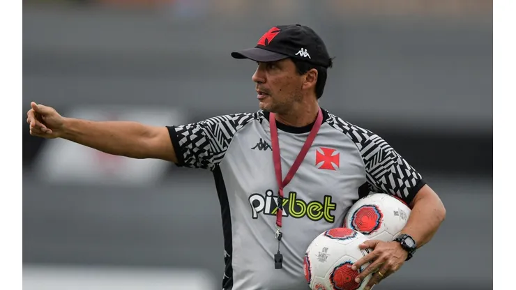 Zé Ricardo escala o Vasco para o duelo contra o Resende (Foto: Thiago Ribeiro/AGIF)