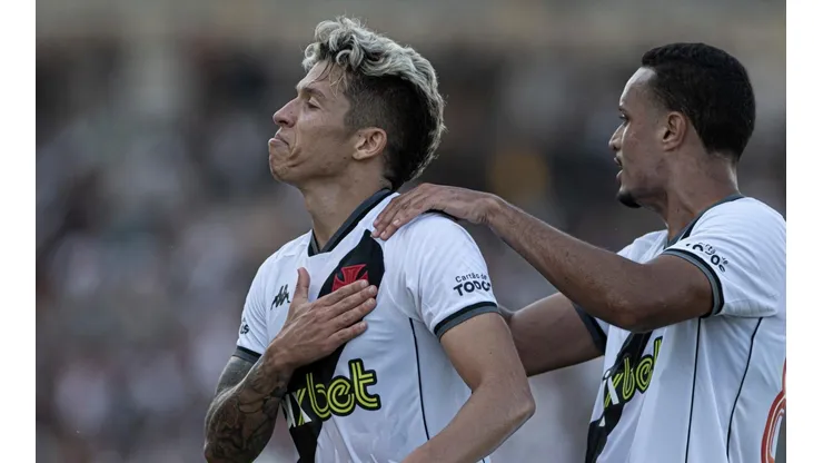Nazário comemora belo gol marcado contra o Resende (Foto: Jorge Rodrigues/AGIF)